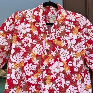 Hilo Hattie Red Floral Pineapple Hawaiian Camp Shirt M